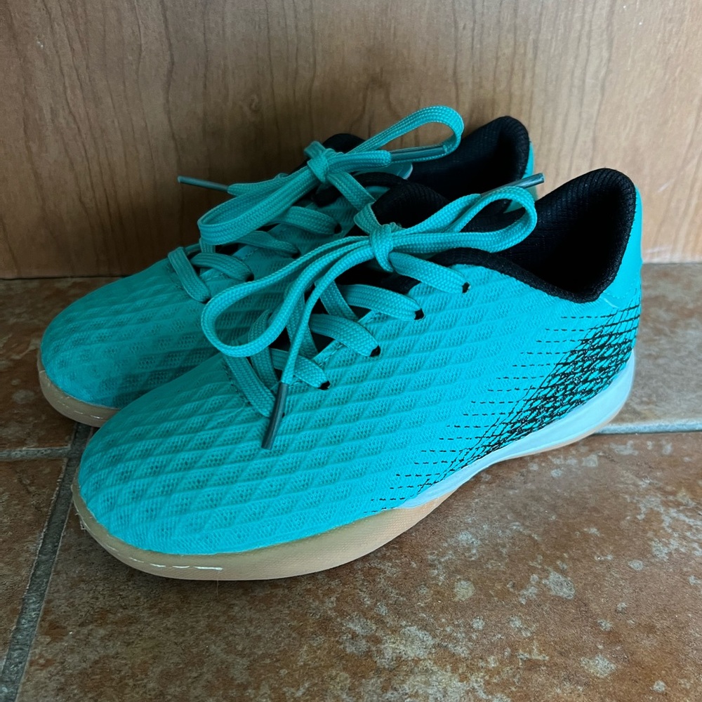 Boys - indoor sports shoes